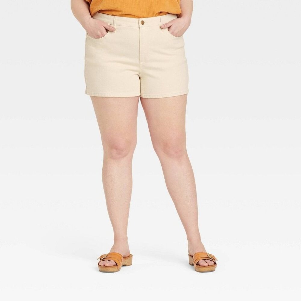 Universal Thread Women's Plus Size High-Rise Midi Jean Shorts Cream Size 16W